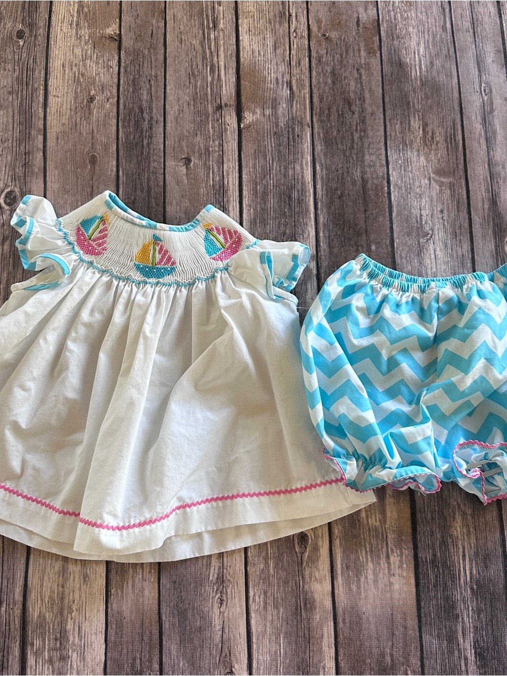 Anavini smocked dress